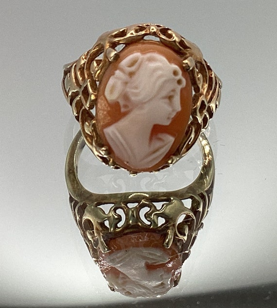 Antique Victorian Carved Shell Cameo Ring: 10k Yellow Gold, 1970s
