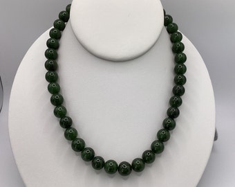 Jade Halskette 18-Zoll-Jade Perlen Choker 10 mm Jade Perlen Mode Jade Choker Asiatische Jade Halskette Geschenk für Mama Geburtstagsgeschenk