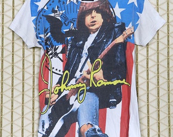 La maglietta dei Ramones, Johnny, t-shirt vintage rara, hardcore punk, grande stampa all over, t-shirt punk rock, bianco, bandiera americana