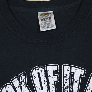 May include: Black t-shirt with a white distressed graphic that says "Sick of It" with a small graphic of a skull and crossbones below. The shirt is a size 2XL and is made by Fruit of the Loom.