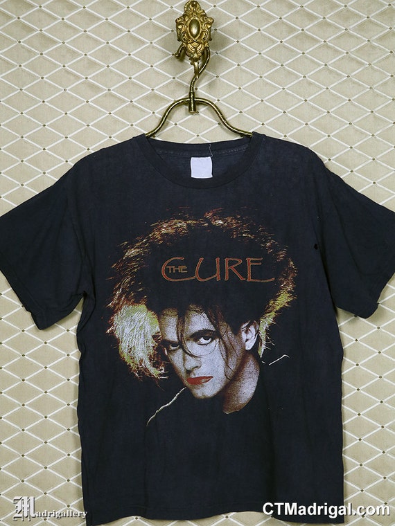 ザ・キュアーのTシャツ、ヴィンテージのレアな黒のTシャツ ザ・キュアーのTシャツ、ヴィンテージのレアな黒のTシャツ