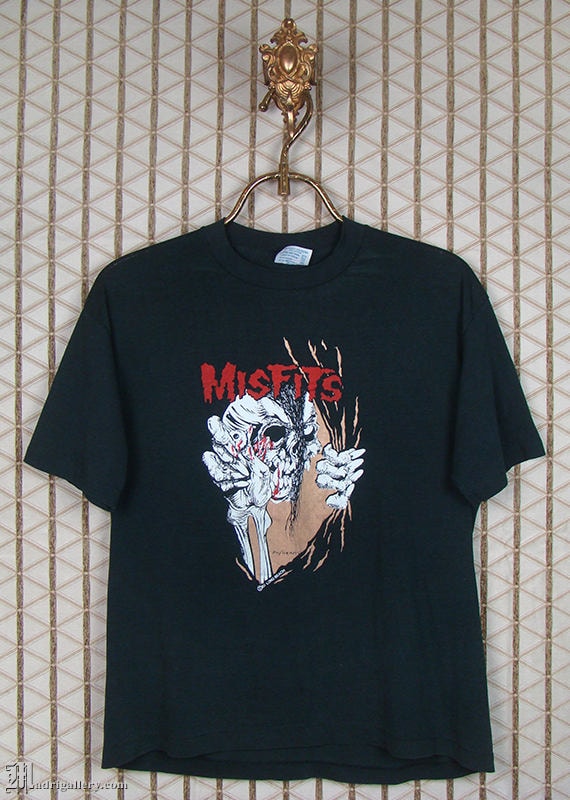 ミスフィッツTシャツ、ヴィンテージの黒Tシャツ、柔らかくて薄い