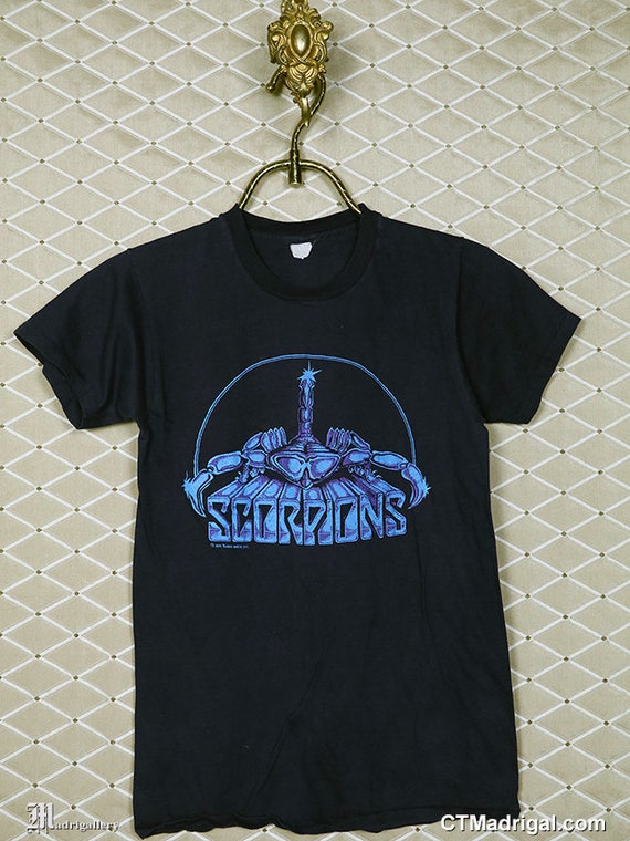 Scorpions tour t-shirt, Lovedrive 1979 vintage ra… - image 1