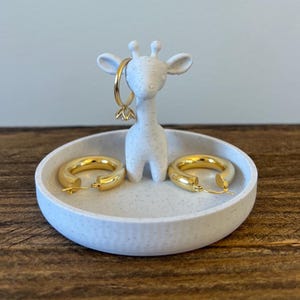 Giraffe ring dish for jewelry Ring holder Animal ring dish Cute ring holder Jewelry stand Animal decor Ring organizer Giraffe accessory