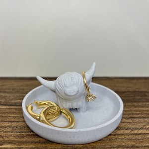 Highland Cow Ring Holder for Adorable Jewelry Organization Cute Ring Display with Farmhouse and Bohemian Flair Farmhouse Jewelry Organizer