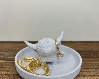 Highland Cow Ring Holder for Adorable Jewelry Organization Cute Ring Display with Farmhouse and Bohemian Flair Farmhouse Jewelry Organizer