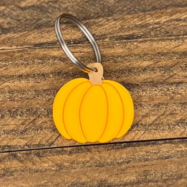 Adorable Halloween Accessory for Fall Cute Pumpkin Keychain with Harvest Charm Seasonal Pumpkin Keychain for Autumn Vibes Autumnal Keychain