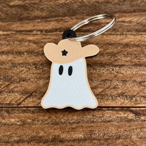 Cute Halloween Cowboy Ghost Keychain Spooky Cowboy Ghost Pendant for Keys Fun Halloween Western Theme Accessory Seasonal Keychain