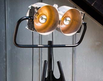 Riesige Upcycling Stativ Stehlampe - Spot Strahler - Design Lampe Unikat industriell - gelb - Loft
