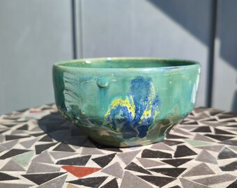 Handmade tea bowl / bowl made of ceramic in green
