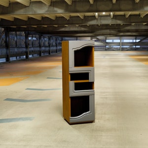 Design shelf in yellow and gray