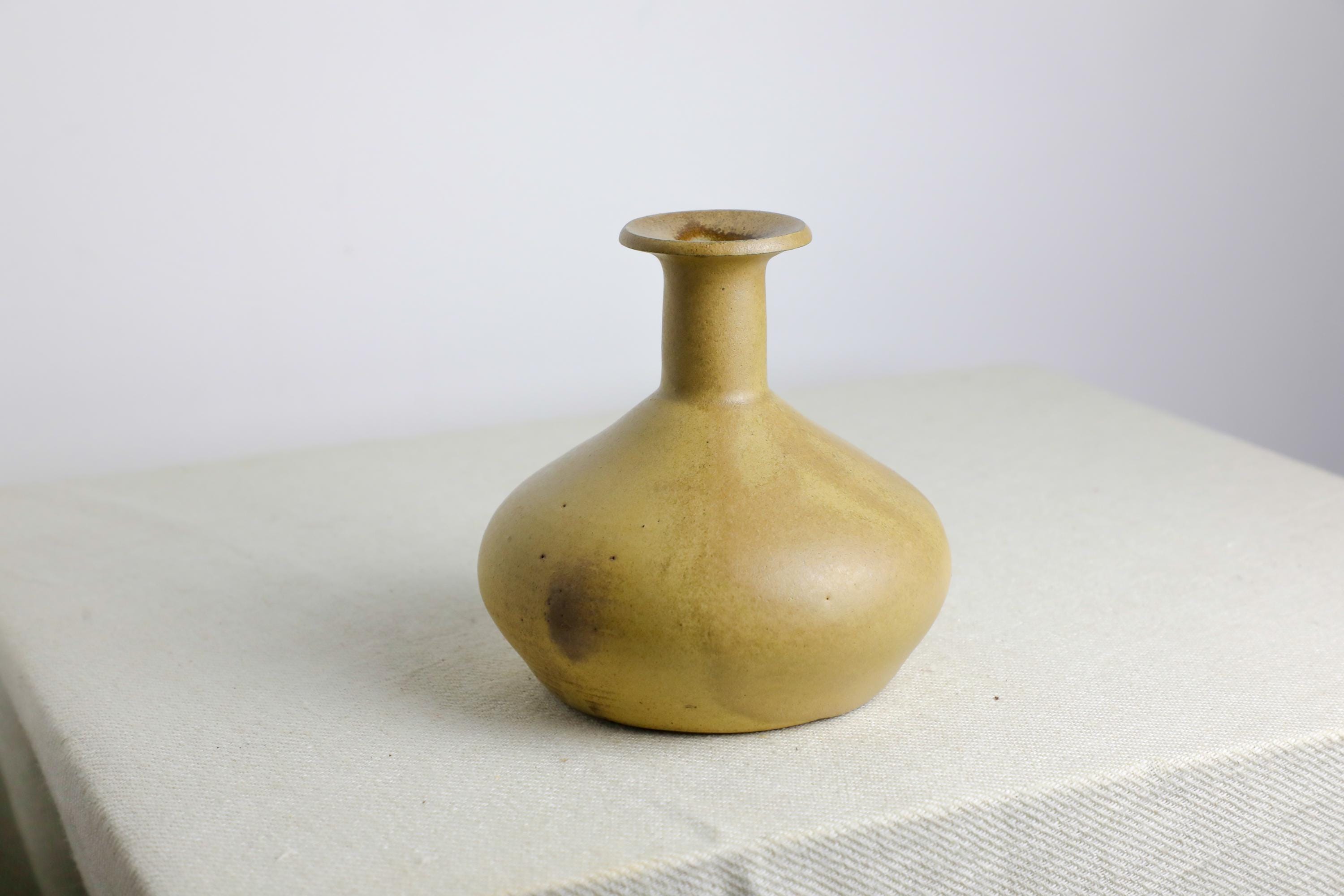 手作り陶器 花瓶 茶色 手作りの陶器の花瓶（13.5 cm）茶色 - Etsy 日本
