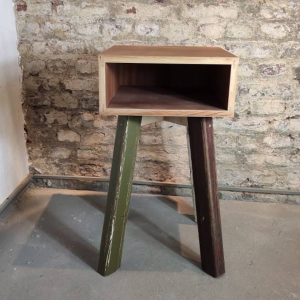 Blumenhocker aus altem Holz und Treppengeländern - Sockel Säule Hocker, industriell, Upcycling Blumensäule Blumenbank