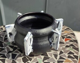 Handmade ceramic vase / flower pot - white and black
