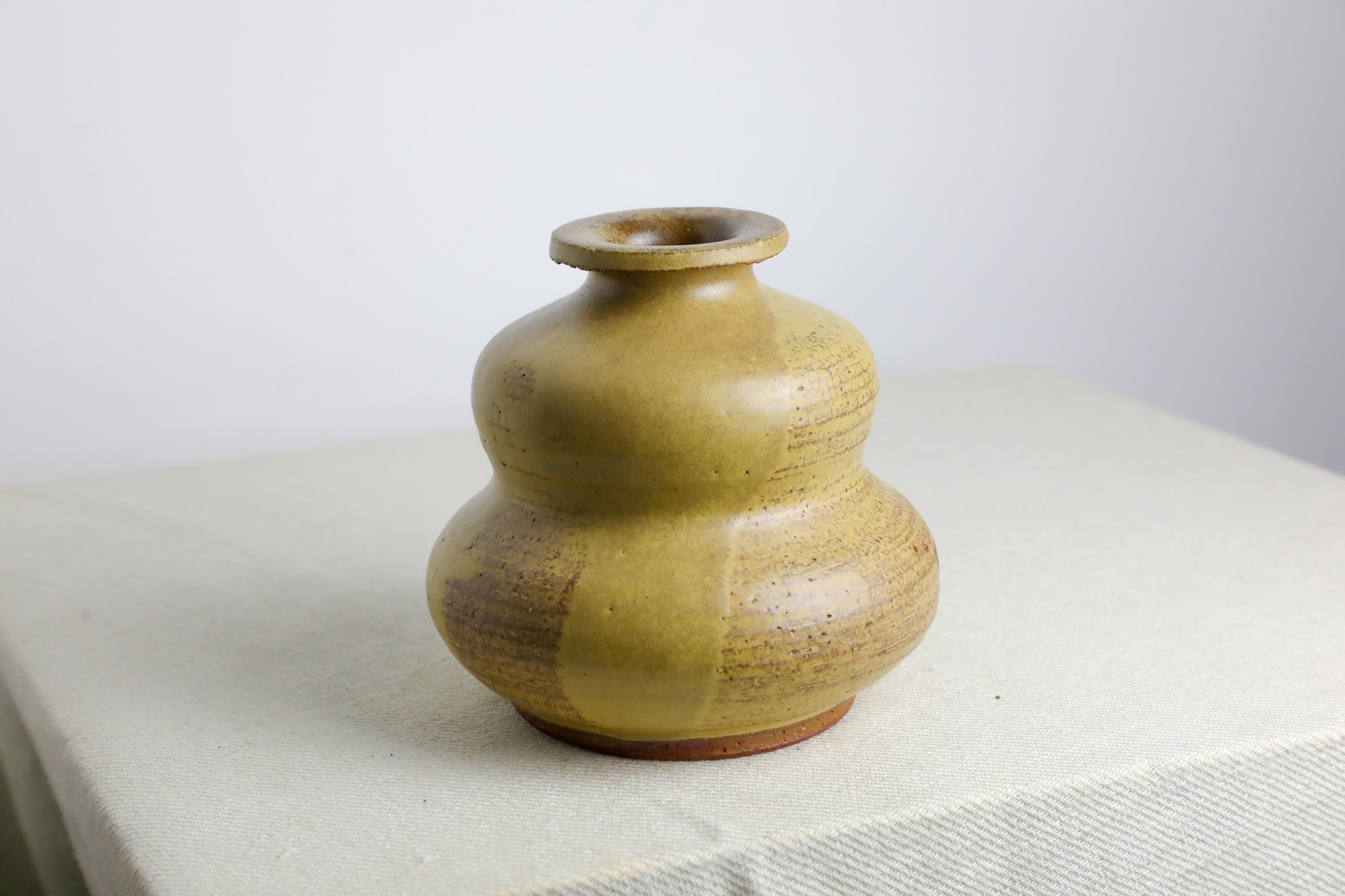手作りの陶器の花瓶（13.5 cm）茶色 - Etsy 日本