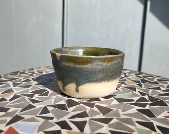 Handmade bowl / tea bowl made of ceramic in green