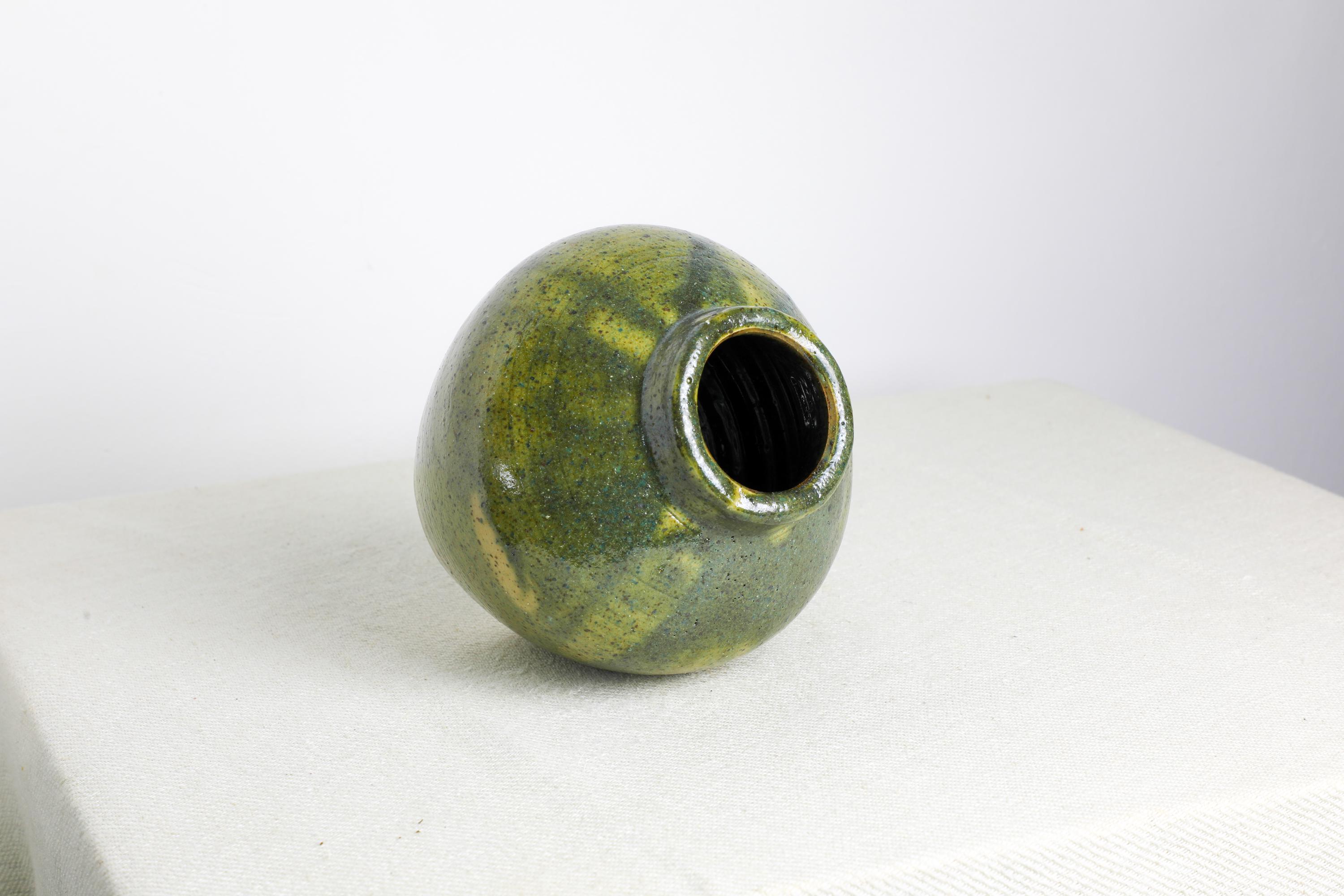 手作りの陶器の花瓶（13.5 cm）緑色 - Etsy 日本