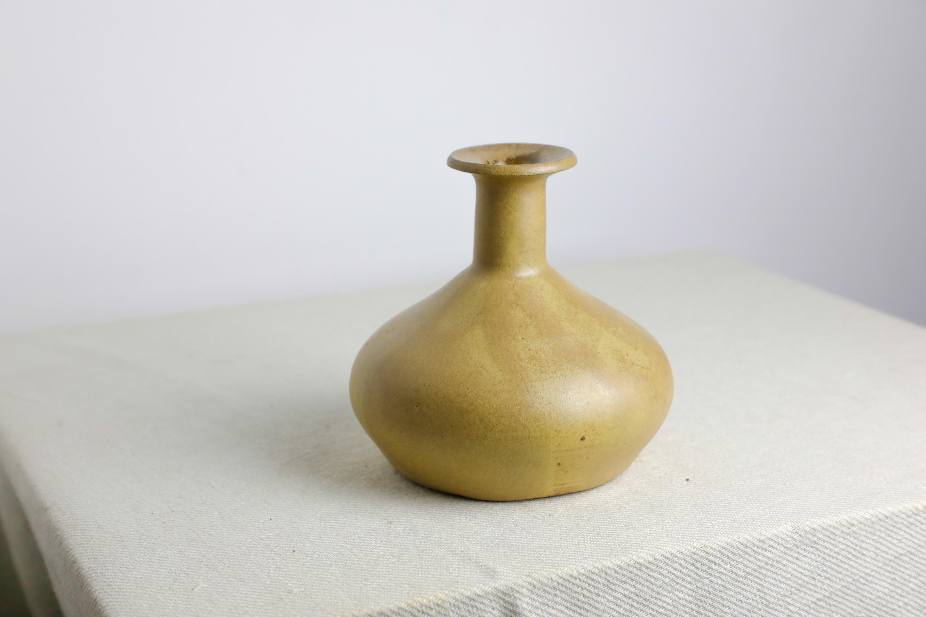 手作り陶器 花瓶 茶色 手作りの陶器の花瓶（13.5 cm）茶色 - Etsy 日本