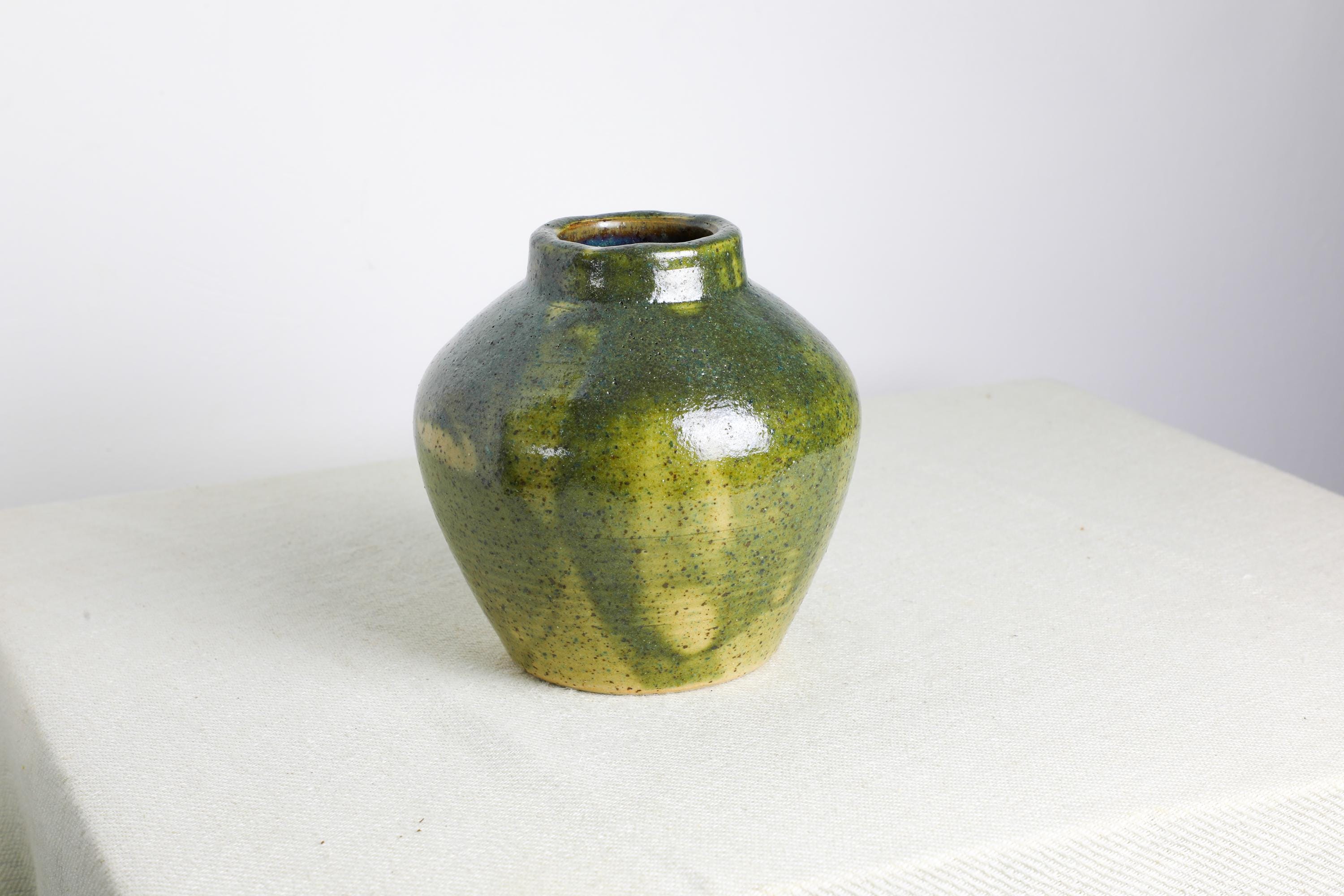 手作りの陶器の花瓶（13.5 cm）緑色 - Etsy 日本