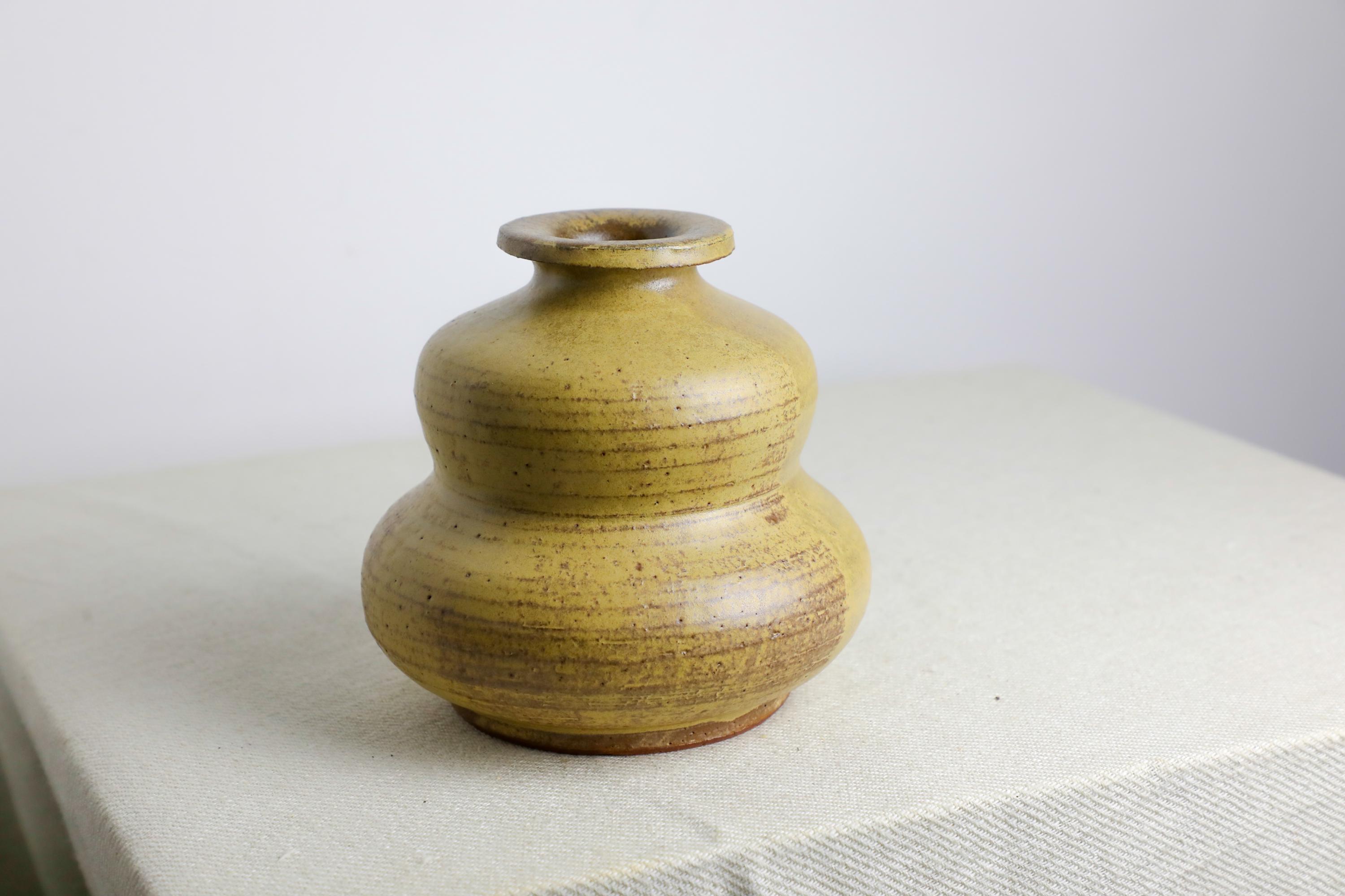 手作りの陶器の花瓶（13.5 cm）茶色 - Etsy 日本