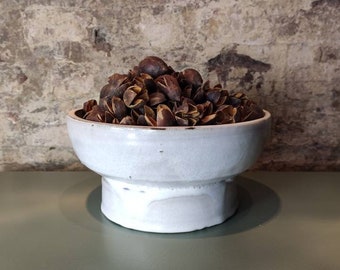 Large handmade ceramic bowl (Ø 19.5 cm) with foot in white