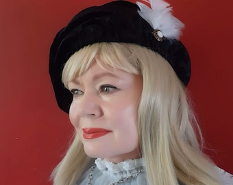Sombrero medieval de terciopelo negro con boina y plumas, disfraz de artista renacentista Tudor