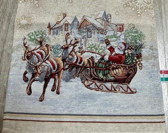 Camino de mesa navideño de 40X100 - en gobelino - Papá Noel con trineo IL MAGGIOLINO - hecho en Italia - muy luminoso