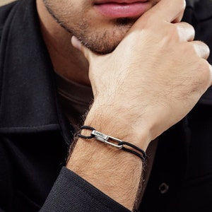 Pulsera negra personalizada para hombre, pulsera con nombre para hombre, pulsera con inicial, joyería para hombre, regalo personalizado, regalo para el día del padre o el día de San Valentín