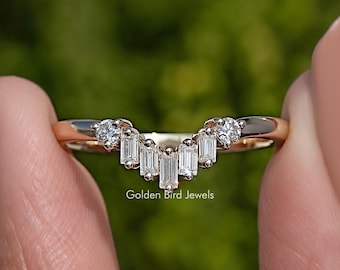 Fede nuziale con moissanite a baguette/Fede a chevron impilabile con moissanite rotonda/Fede nuziale curva in oro 14 carati con moissanite/Regalo per damigella d'onore per lei