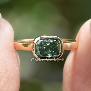 Anillo solitario de moissanita/Anillo alargado de moissanita cojín para dama de honor/Anillo de propuesta de moissanita verde/Anillo de compromiso con bisel para ella