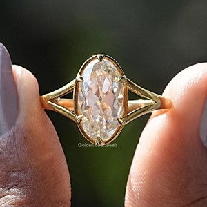 Anillo de moissanita Old Mine Moval / Anillo de dama de honor de moissanita casi incolora / Anillo de boda de moissanita solitario / Anillo de propuesta con cuerpo dividido