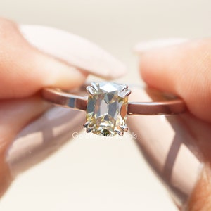 1 To 5 Carat Old Mine Cut Cushion Moissanite Ring / Classic Solitaire Yellow Moissanite Fashion Ring