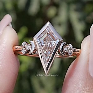 Anello nuziale con moissanite a forma di aquilone incastonato a castone/Anello nuziale con moissanite incolore/Anello di proposta in oro massiccio incastonato a castone/Anello di fidanzamento regalo per lei