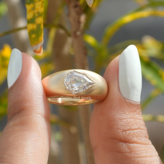 Step cut moissanite deals