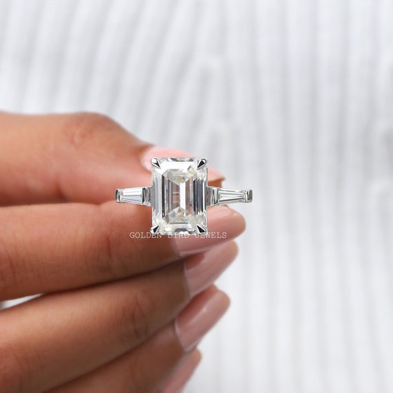 Trilogy Ring with Three Emerald Cut Diamonds Set in 18k Gold | SH Jewellery