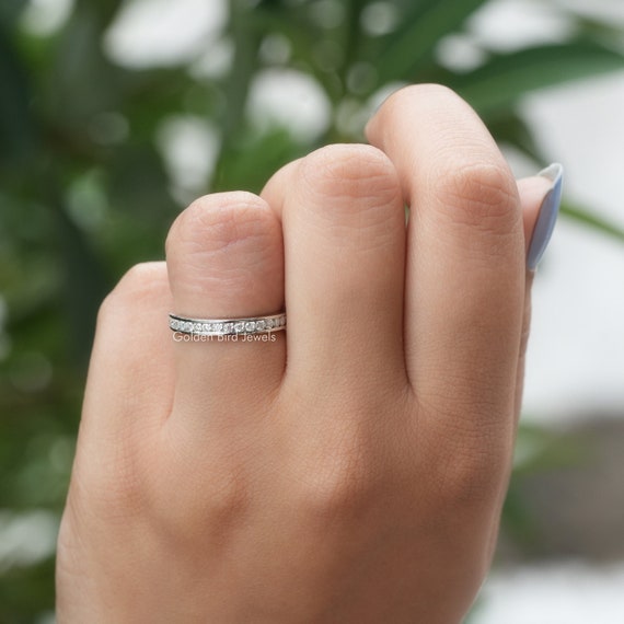 Moissanite channel clearance set band