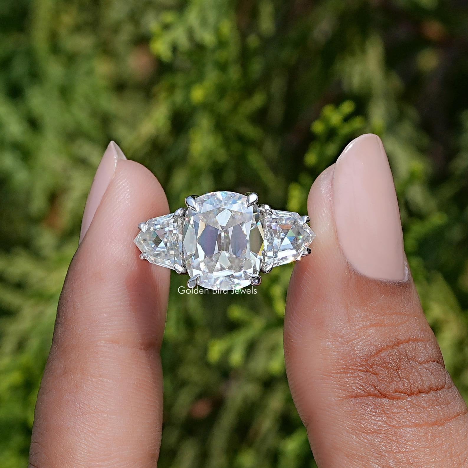 3ストーンモアッサナイトリング/無色モアッサナイトエンゲージリング