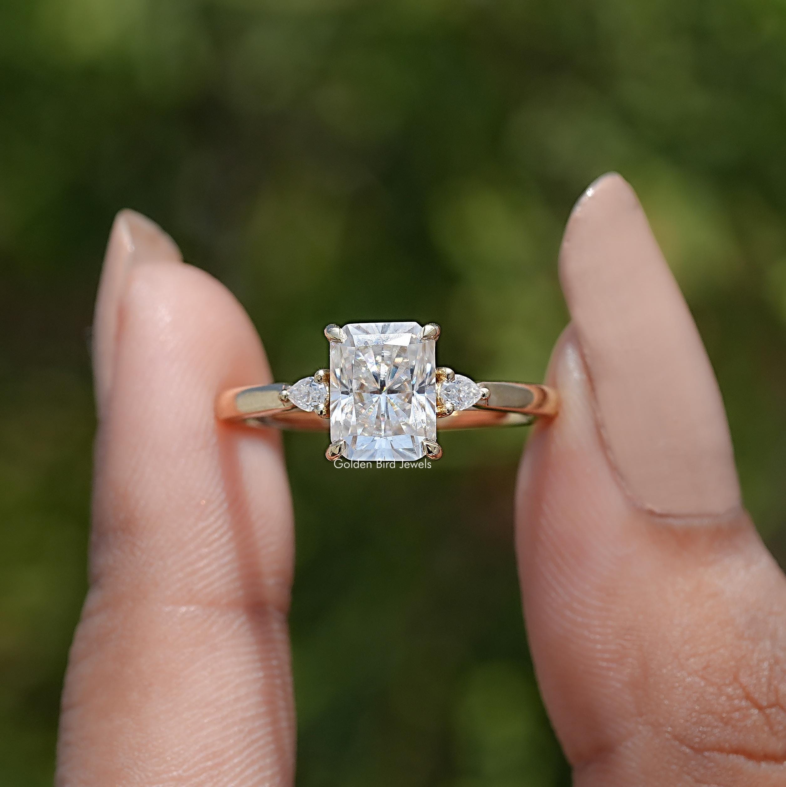 ラディアントカットモアッサナイト婚約指輪／爪留めモアッサナイト結婚 