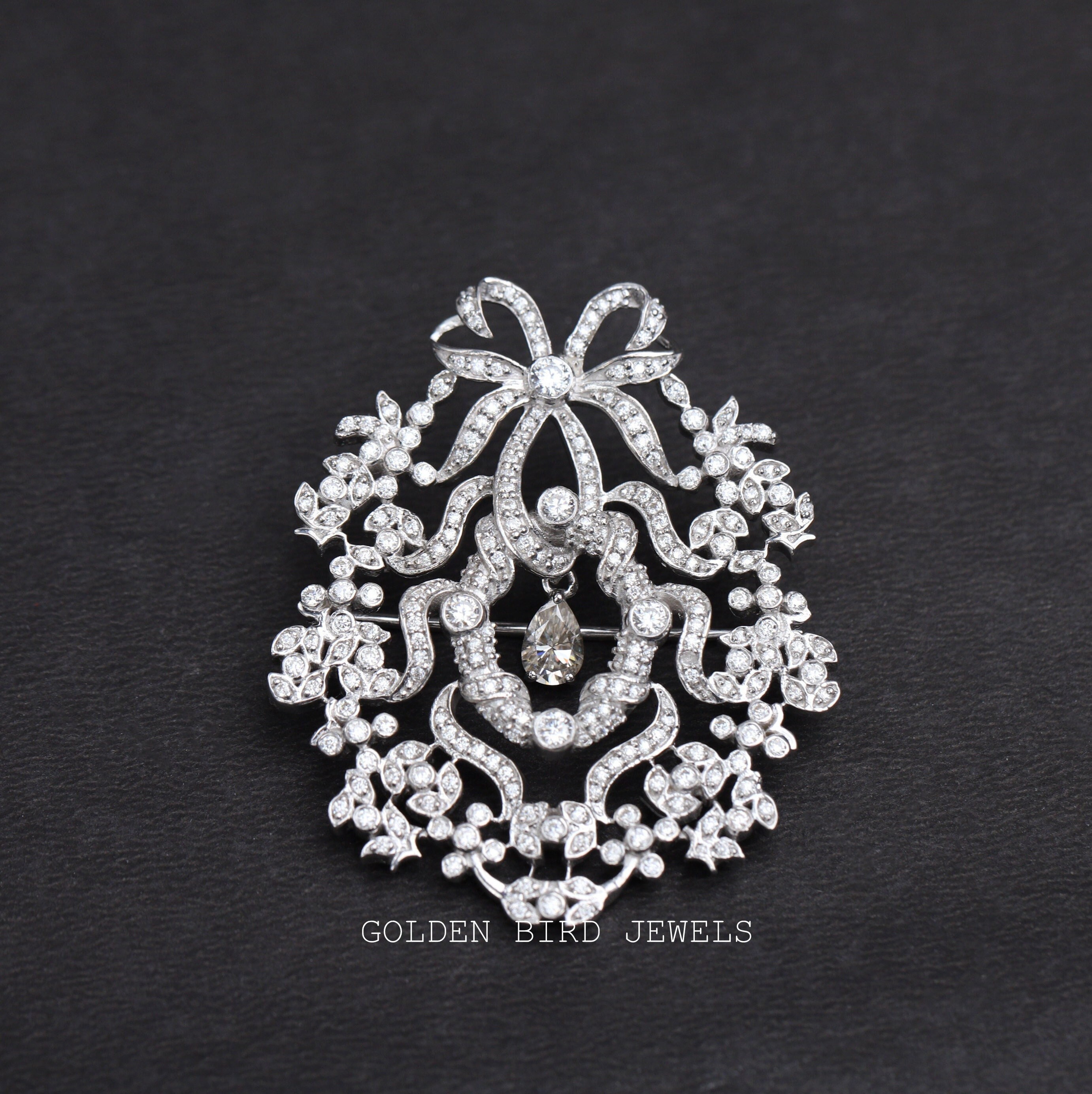 18K GOLD 45 CARAT DIAMOND FLOWER BROOCH