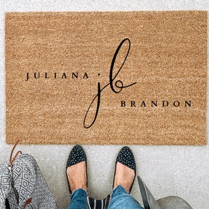 Couples Custom doormat, personalized welcome mat, couples gift, housewarming gift, newlywed gift, wedding gift, customized, gift for couple bild 1