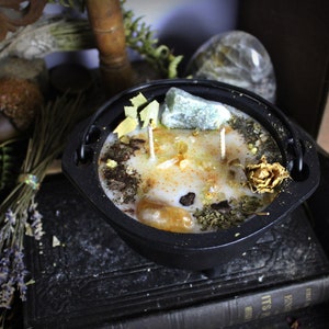 Manifestation Candle, Abundance, manifest, Crystal Candle, citrine, basil, cauldron, cauldron candle