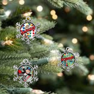 Zestaw do gry planszowej Retro Christmas Holiday lub pojedyncza ozdoba w kształcie płatka śniegu Mix Match do wypełniania skarpet Monopoly Sorry Twister Candyland Operation
