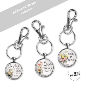 Llavero plateado con escritura religiosa floral y versículo bíblico para bolso