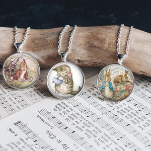 Collar con colgante de plata de Beatrix Potter - Conjunto de joyería con animales del bosque inspirados en cuentos infantiles
