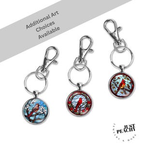 Llavero conmemorativo de vitral con diseño de cardenal rojo