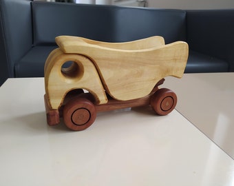 Handgefertigter Spielzeug-LKW aus Holz, Zypressenholz, Buchenholz, Teak-Öl-Finish