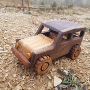 Land rover,4x4,Jeep,Wooden toy,Healthy Toy,Handmade toy,Wooden toy car,Natural toy,Wood decor,Home decor,Wooden gift,Office decor,toy