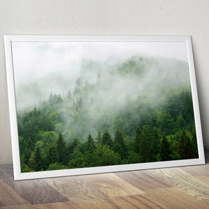 Selbstklebendes Poster Misty Forest - Grüne Landschaftskunst - Raumdeko - Klebrige Wandkunst - Abnehmbare Wanddekoration #67PN