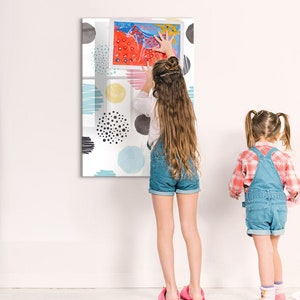 Pizarra magnética con ruedas de colores, lista de tareas para la pared, tablero de mensajes multicolor, patrón abstracto para exhibición de fotos en la pared, marcador + esponja