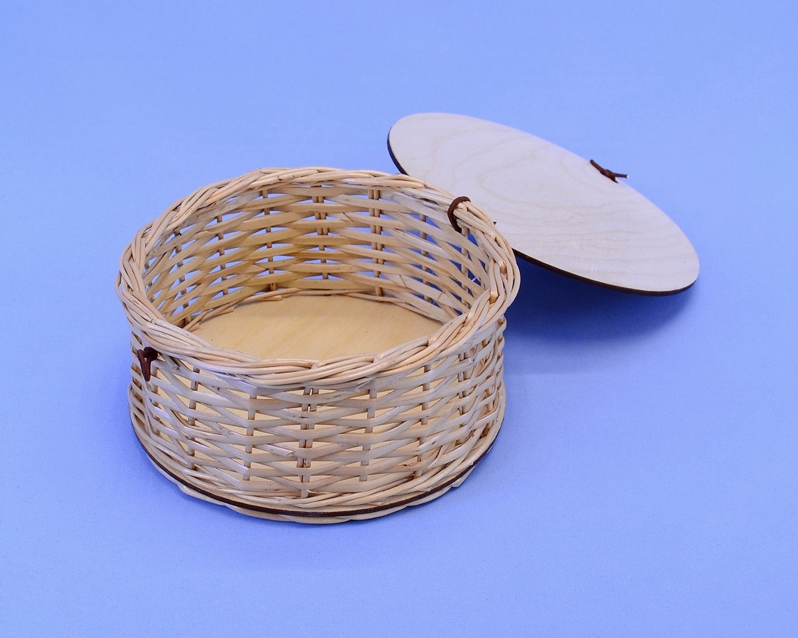 Round jewelry box made of willow vine handmade wicker jewelry Etsy